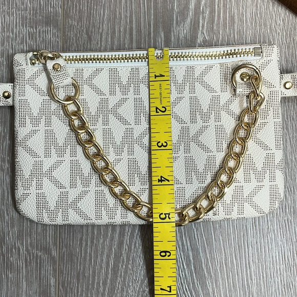 Michael Kors Signature Vanilla and Gold Chain Belt Bag Pouch Fanny Pack Purse M - Picture 4 of 12
